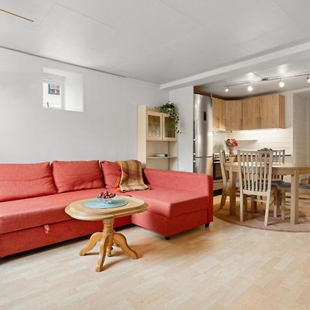 Room In Cozy Apartment 7 Min Walk From The City Center Tromsø Esterno foto